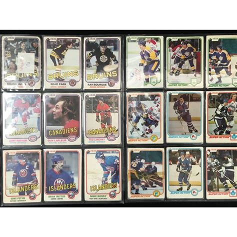 LOT OF VINTAGE HOCKEY CARDS