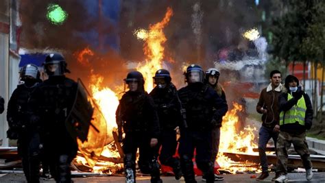 Gilets jaunes 6 mois de prison avec sursis pour s être attaqué à une