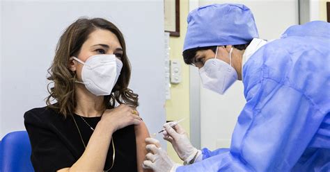 La Lombardia Chiude Alcuni Centri Vaccinali Nel Cremonese Mancano Le