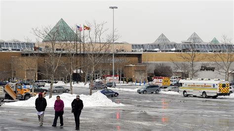 Police Man With Ammo Crude Explosives Kills 2 At Maryland Mall Cnn