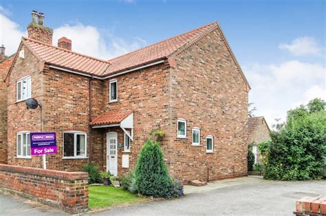 4 Bedroom Detached House For Sale In Orchard Close Hemingbrough Yo8 6yt