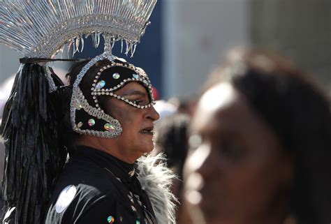 Parada Gay termina público de 100 mil pessoas em São Paulo 04 05 2014 UOL Notícias