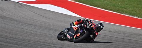 MotoGP Viñales vê Martín cair baixa de 2min0s1 e é pole em Austin