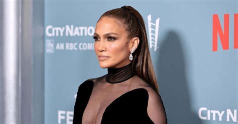 Jennifer Lopez Makes Fans Swoon As She Sizzles In Sexy Fuchsia Bikini