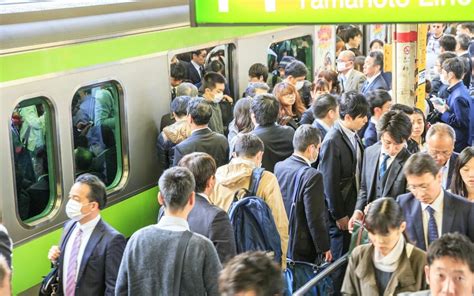 人混みリスク 東京で最もツラい満員電車はドコ？ 首都圏通勤電車・混雑率and遅延ワースト10 文春オンライン