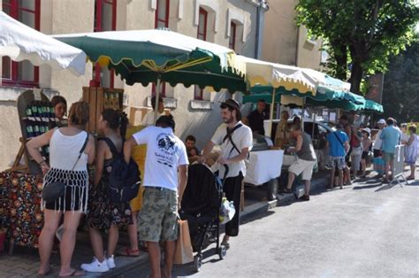 Marché de Montbrun les Bains Marché Montbrun les Bains Vallée de la Méouge