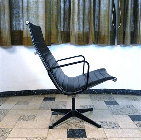 Ea Vinyl Aluminium Group Lounge Chair By Charles Ray Eames For