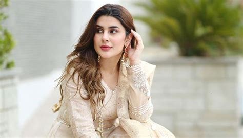 Watch Kubra Khan Celebrates Her 28th Birthday With Buddies Pakistan