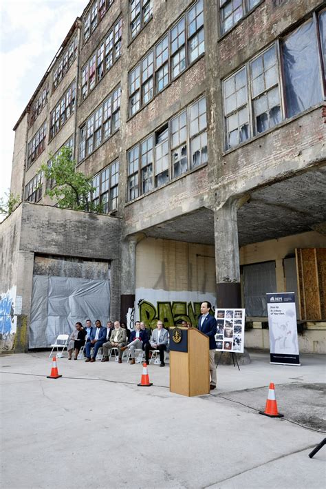 That louisville broadway production had a surprising stage mishap 6