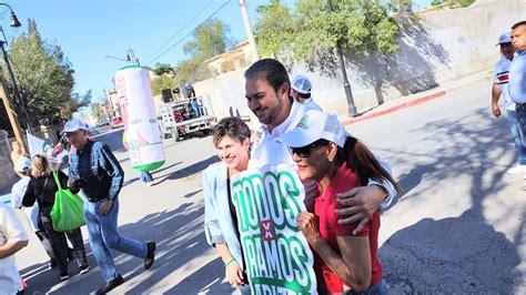 Trabajar Tom S Guti Rrez Cercano A Comerciantes Y Habitantes De La