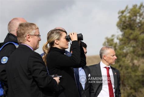 Canadian Foreign Minister visits Armenian troops near border with ...