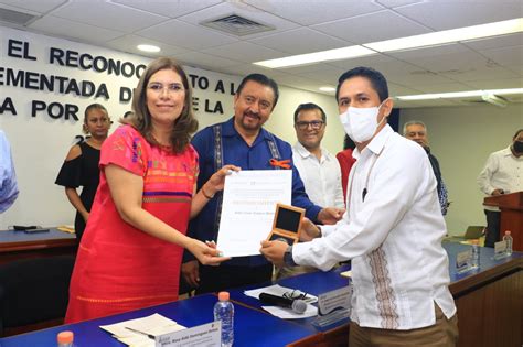 Reconoce la Secretaría de Educación práctica educativa de 58 docentes