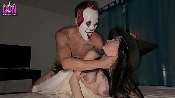 ANAL ASPERO DURO Y PROFUNDO a Chica Inocente después de una Fiesta de Disfraces XNXX