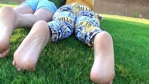 Смотрите Feet Feet Toes Soles Porn SpankBang