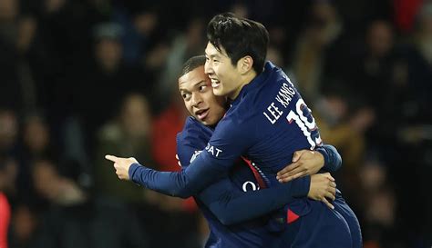 Foto Jatuh Bangun Lee Kang In Saat Melawan Montpellier Sumbang Gol