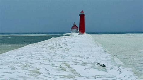 Michigan Lighthouses Look Better In Winter | Awesome Mitten