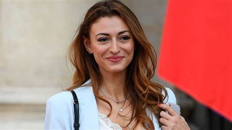 Rachel Legrain Trapani plus éblouissante que jamais en bikini rouge