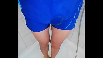 GASTE85 Orinando en el baño XVIDEOS