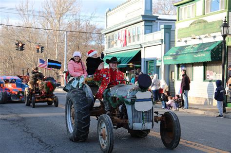 The Crawford Country Christmas Tractor Parade | My Hudson Valley