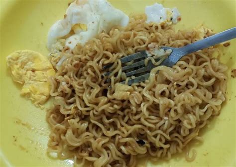 Resep 4. Indomie Goreng telur oleh Pratiwi Setyarini - Cookpad