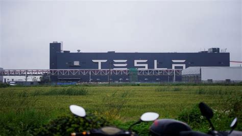 Tulisan Tesla Terlihat Di Pabriknya Di Shanghai China Mei