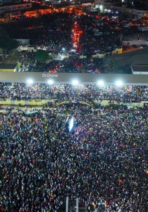 Du Jamais Vu Une Foule D Ferlante Au Meeting De Cl Ture De La