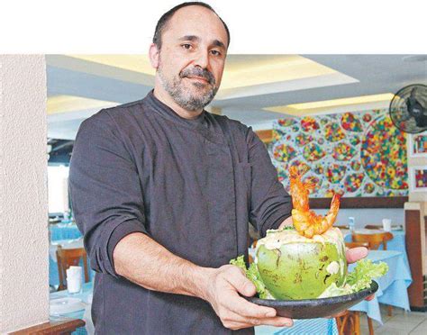 Camarão no Coco restaurante tradicional de Vila Velha volta a abrir à noite