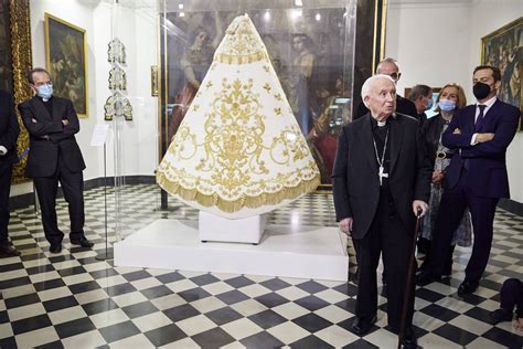 Fotos El Cardenal Bendice El Manto Solidario Para La Virgen Las