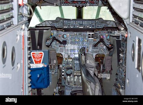 Concorde Cockpit Stock Photo: 28924891 - Alamy