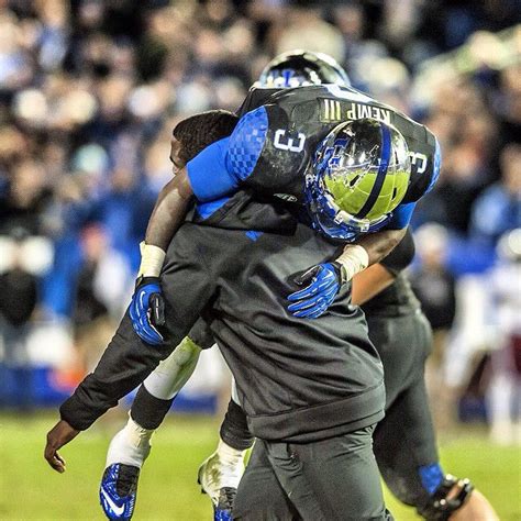 Staff Carries Jojo Kemp Off Field V Usc Go Big Blue Big Blue