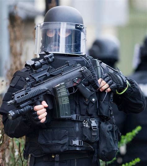 Еще раз всех приветствую. / Франция :: подборка :: police :: raid ...