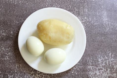 Картофельный салат с лососем, помидорами и яйцом | рецепт пошагово ...