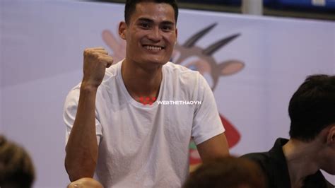 Hoàn thành SEA Games Hot boy Quách Công Lịch lấn sân sang chung kết bóng chuyền