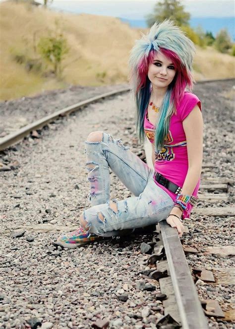 Pin By Sami Lambert On Hot Topic Emo Scene Hair Scene Hair Cute Emo Girls