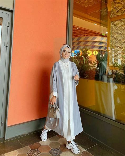 Pin by Hilal Uzun on Tesettürlü Fenomenler Abayas fashion Muslim