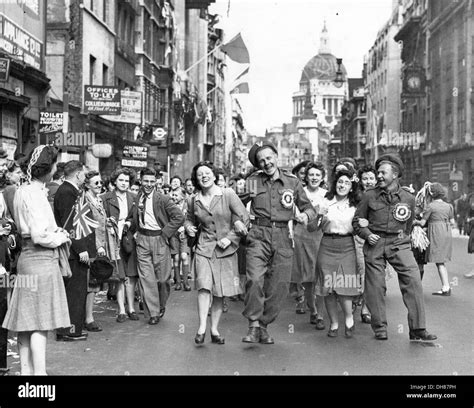 VE Day in London 1945 Stock Photo: 62261993 - Alamy