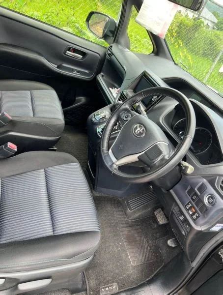 Newly Imported 2014 Toyota Voxy Zs Button Start For Sale In Jamaica