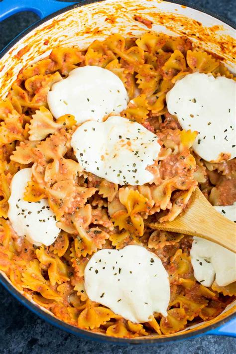 20 Minute One Pot Tomato Mozzarella Bow Tie Pasta Recipe Via