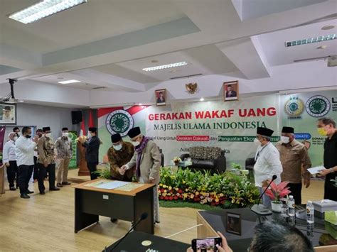 Ikut Majukan Ekonomi Mui Luncurkan Gerakan Wakaf Uang