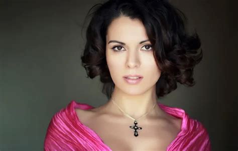 Wallpaper girl portrait cross brunette for mobile and desktop section девушки resolution