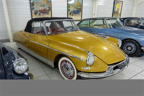 Photo 9 Citroën DS Cabriolet Le Caddy par Chapron Un homme une