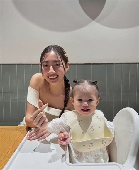 Hoa hậu Vbiz tương tác cùng idol bé Pam khung hình hot trên mạng xã hội