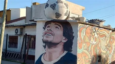 Así Se Creó El Mural De Maradona Con La Pelota En 3d Que Es Uno De Los Tesoros Ocultos Del