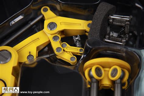 Hot Toys MMS 160 鋼鐵人2鋼鐵人馬克4 with 著裝整備台 開箱報告