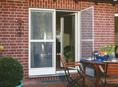 Виды конструкций москитных сеток для пластиковых окон - Как выбрать?