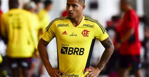 Flamengo brinca resenha entre João Gomes e Arrascaeta nas redes sociais