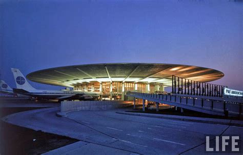 Time Capsule: Idlewild Airport, 1961 – The Man in the Gray Flannel Suit