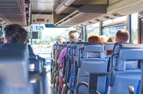 Vista Desde El Interior Del Autobús Con Los Pasajeros Fotografía De