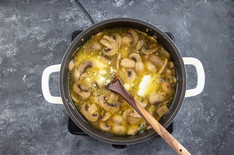 Low-carb Keto Mushroom Soup Recipe