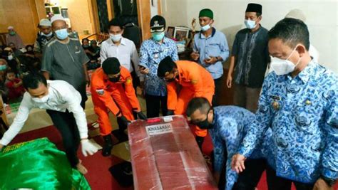 Cuaca Kurang Mendukung Tim SAR Evakuasi 4 Kantong Dan 1 Serpihan Besar